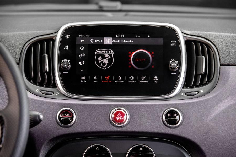 Детали интерьера Abarth 595 Competizione 70esimo Anniversario (312) 2019 года  (фото 8 из 24)